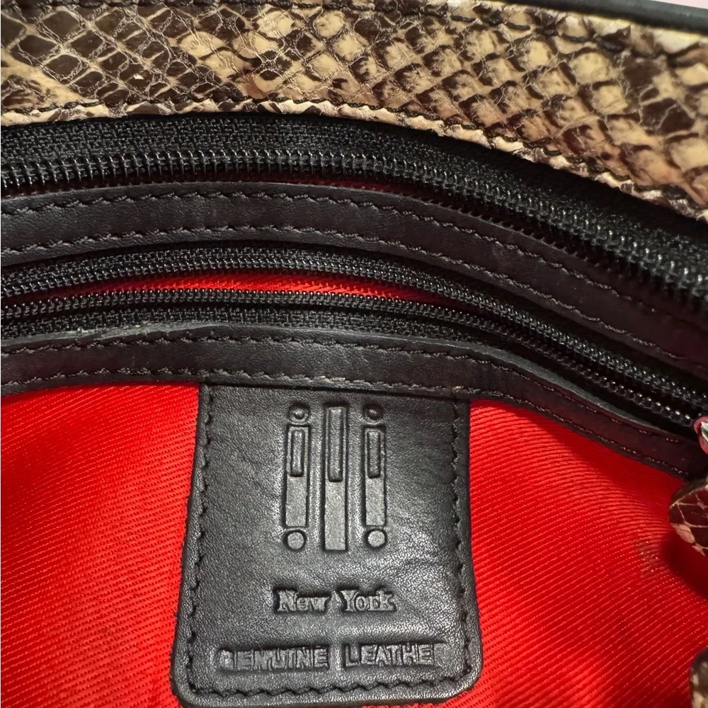 ILI New York Black Genuine Leather Snakeskin Trim Wristlet Clutch Bag Red Lining
